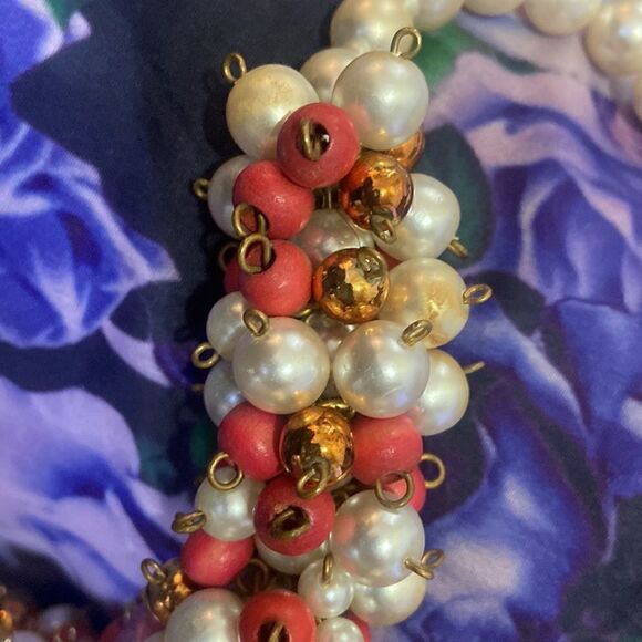 Carolee Vintage necklace with faux pearls and almost clay like flower bulb. - Picture 9 of 9
